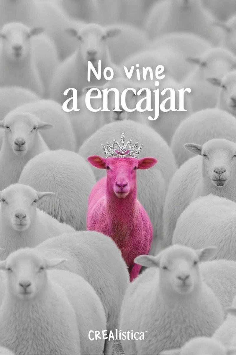 Cuadro Crealística: una oveja rosa con corona entre ovejas blancas, con la frase No vine a encajar